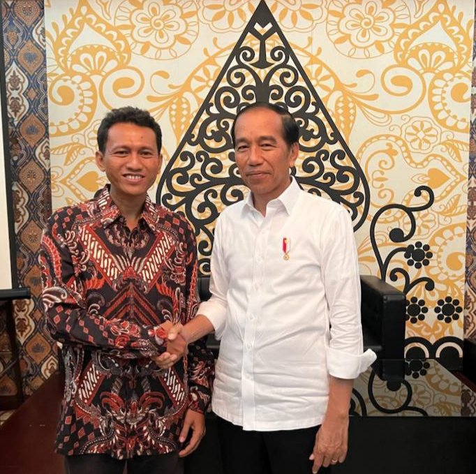 posraya1's tweet photo. POSRAYA INDONESIA memiliki Sikap tetap Satu Komando Presiden @Jokowi 2024

#aDALANGsung Gaaas🇮🇩 https://t.co/23wuVst9zy