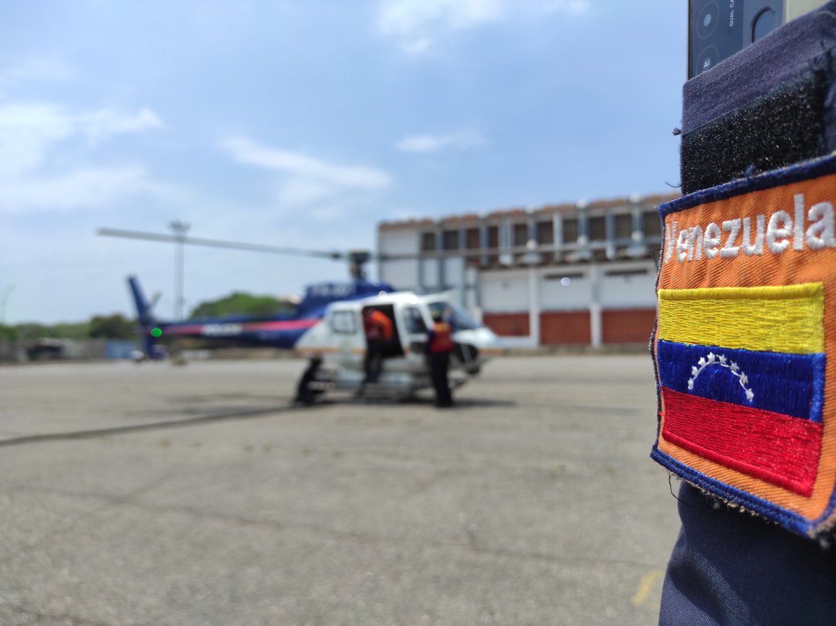 Pcivil_aragua's tweet photo. #Enterate El día de ayer se continúo las labores de extinción tanto por aire y por tierra con funcionarios y Voluntarios, igualmente contamos con la presencia de la Gobernadora del Estado Aragua Dra @Soykarinacarpio , G/D Edward Bentancourt Gudiño Comandante de la ZODI Aragua, https://t.co/b1g8EpbRAO