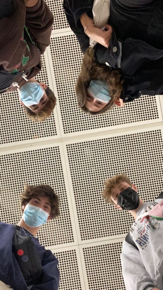 yuhmirr's tweet photo. 4lyfers💙💙 https://t.co/WZxn7qimQN