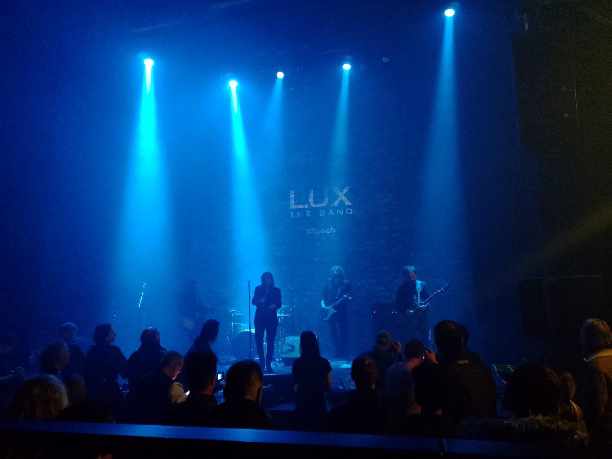 Vendredi 17 Mars 2023, un concert du groupe @lux_theband au Café de la Danse. 🥳 🙌 Cc @haylenmusic @Cafedeladanse - #Concert #Acoustique #Musicue #LuxTheBand #Haylen #CaféDeLaDanse #Paris !