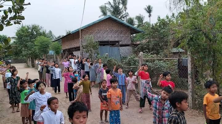 MROSE66943275's tweet photo. #MTANMAR : The protesters of "Our village searching for no savior" strike & Students & Youths strike in #Yinmarbin township held their daily anti-coup protest on March 19. @Khithitofficial
#HelpMyanmarIDPs
#2023Mar19Coup
#WhatsHappeningInMyanmar https://t.co/YxiCB0z9Ip