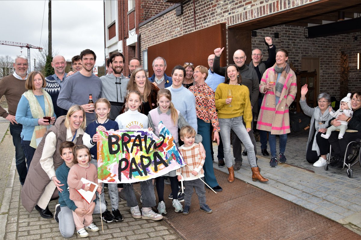 Karel Sabbe back home with friends and family after an insane and nerve-wracking edition of the Barkley Marathons 
#KarelSabbe #BM100 #barkleymarathons
