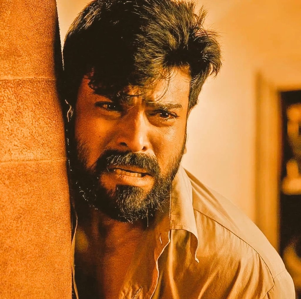 IndianBoxfice's tweet photo. Who is the best actor in India ? 

       #RamCharan 🔄                #JrNTR ❤ https://t.co/kd6yNxNLMD
