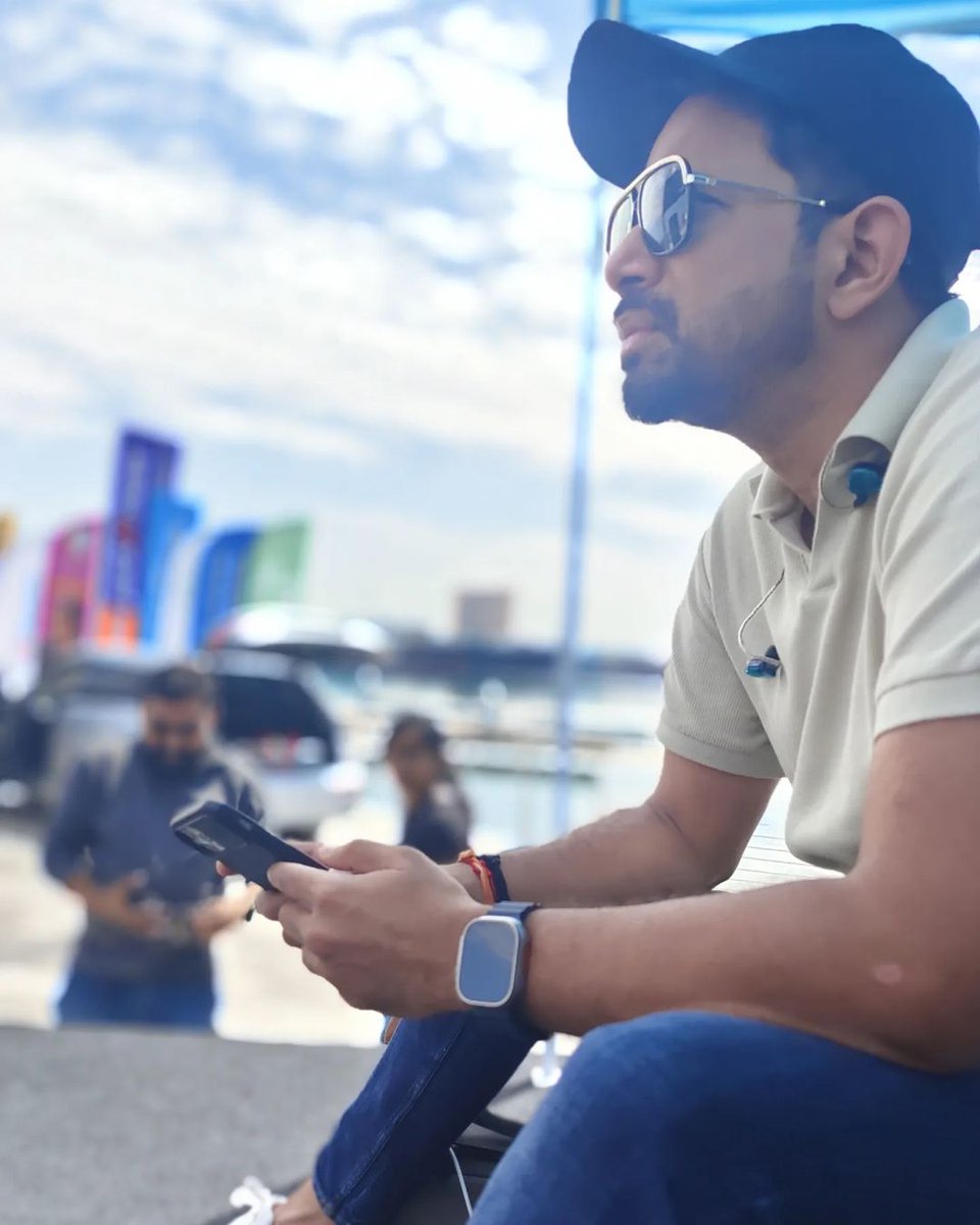 ItzmeShilpanair's tweet photo. Gig Day...!
   Waiting For lovely and Rocking Performance  at Dubai. @singer_karthik
@KarthikSinger
#clubfm #clubfmuae
#matrubhumi https://t.co/oeMKaZ5tjE