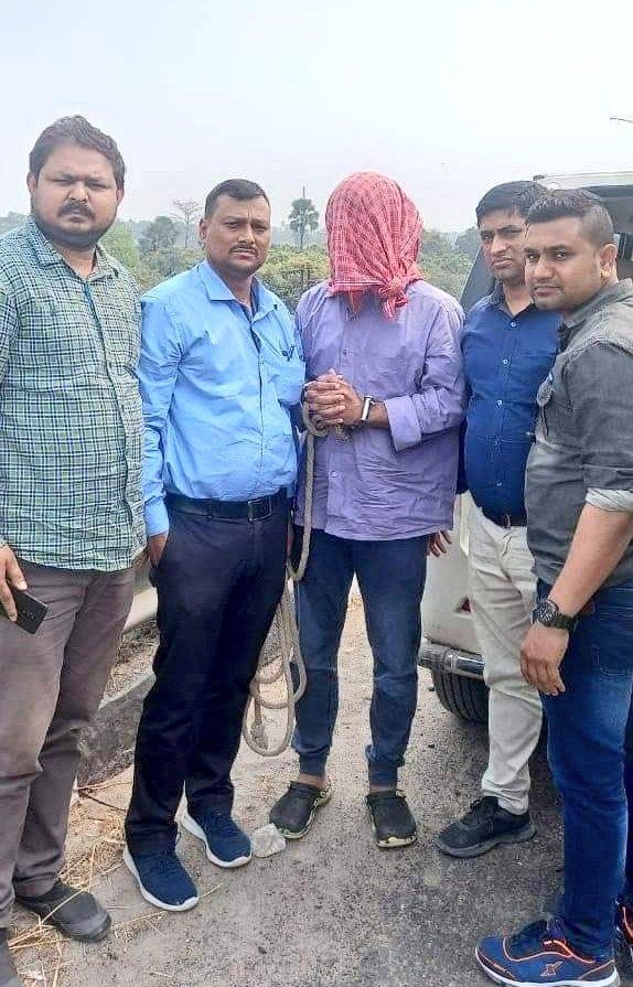 Ravindra_Fouji's tweet photo. एक आम आदमी जो कि आम जनता की आवाज को उठाने वाला मनीष कश्यप इसमें ऐसा कौन सा गुनाह कर दिया कि आतंकवादी जैसा व्यवहार किया जा रहा है 
#मनीष_कश्यप #लालू_प्रसाद_यादव https://t.co/5CcevcaOhY