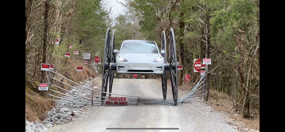 KirillKirichen7's tweet photo. New SUV from Tesla ? @elonmusk @whistlindzl https://t.co/espoCGBTtW