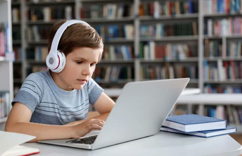 DanKaluzny's tweet image. Read-along echnology and other resources that can help struggling readers. buff.ly/3YK4E6G #Dyslexia #dyslexiatech #strugglingreaders