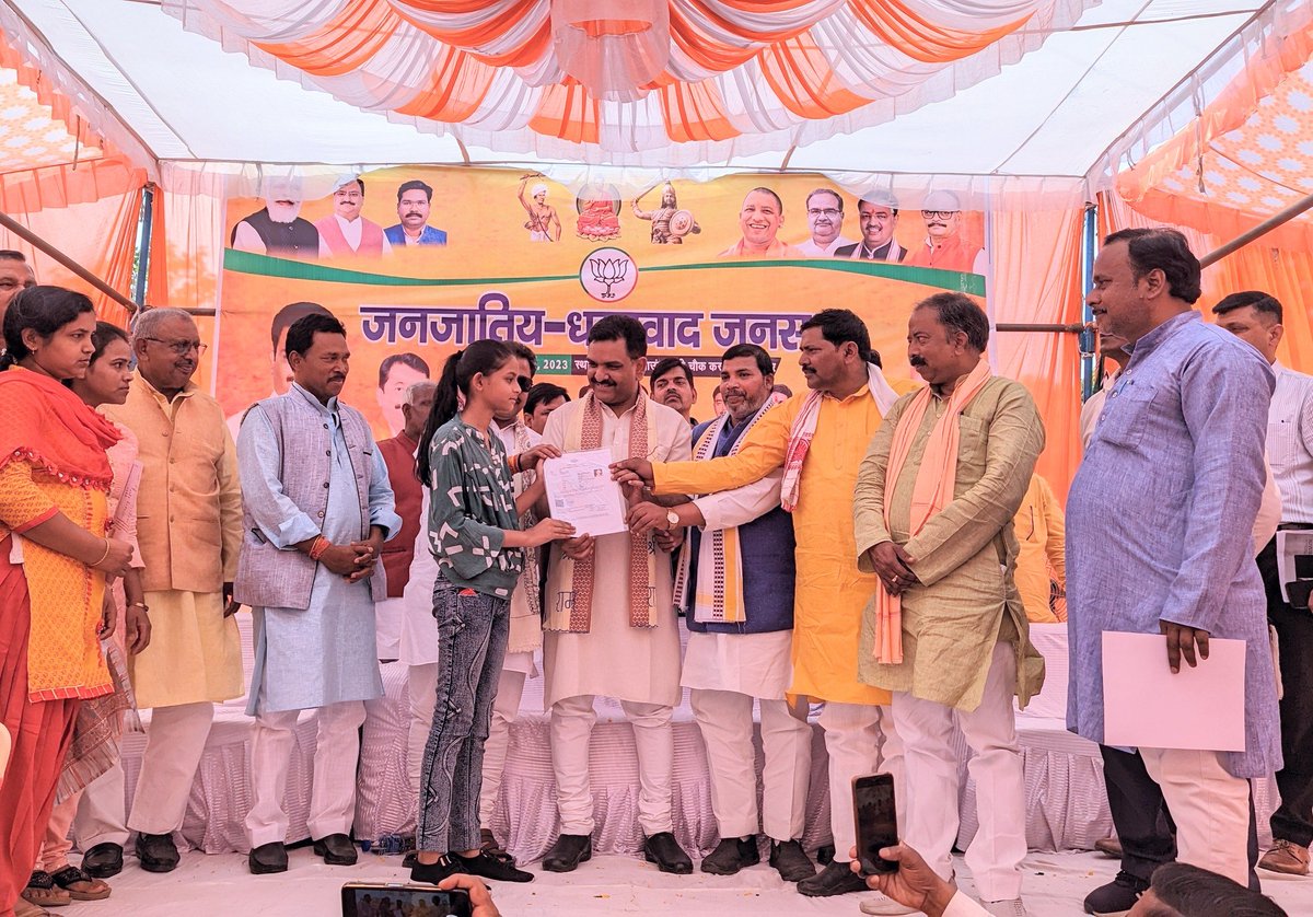 asim_arun's tweet photo. डबल इंजन सरकार का एक और सुंदर परिणाम

कुशीनगर, सन्त कबीर नगर, भदोही, चंदौली ज़िलों में गोंड समुदाय को अनुसूचित जनजाति में परिभाषित किया गया।

आज कुशीनगर में आयोजित जनजाति धन्यवाद सभा में गोंड समुदाय के भाई-बहनों से सरकार की विभिन्न योजनाओं पर चर्चा हुई। https://t.co/OnxxCSATEB