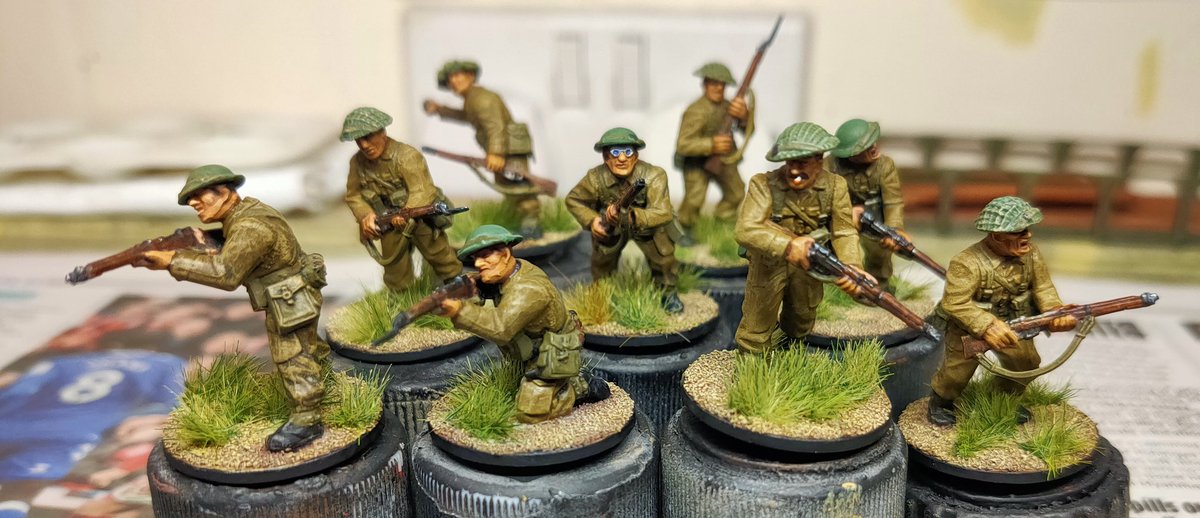 9 British/Canadian Squaddies, 28mm Warlord Games plastics #SWW #Pulp #28mmMiniatures #7tv #LeeEnfield #Khaki #VallejoPaints #ArmyPainterPaints #MIGAmmoVarnish