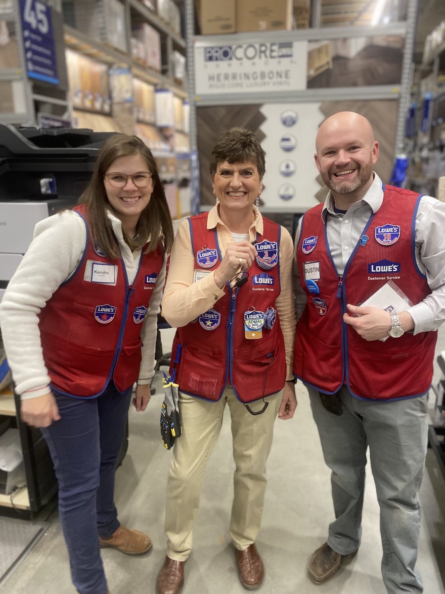 lowes0637 tweet media