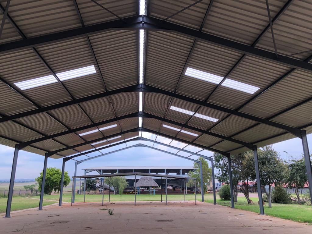 Spitfire5518's tweet photo. 🥳 🙌 We have exciting news regarding the progress of the Spitfire Restoration Project. Our Project Hangar has a roof! A massive thank you to Mike Hoepper for overseeing the roof installation. 

#spitfire #aviation #avgeeks #restoration #hangar https://t.co/7qQzK49qwb
