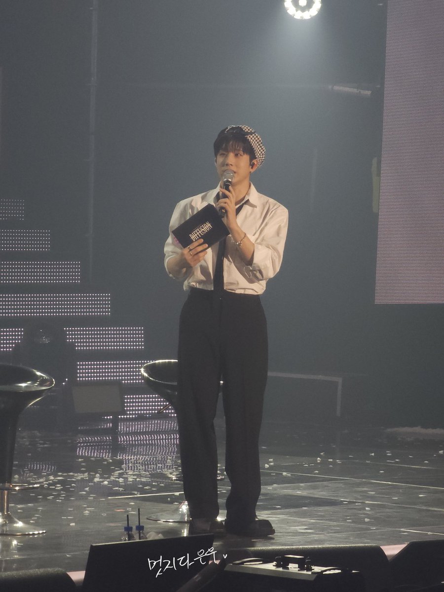 진우도 이틀동안 엠씨 보느라고생했어😍
진우 엠씨 너무잘봐ㅋㅋㅋ그리고 왤케 잘생겼어!! 오늘도 넘 이뻣음😇
#진진 #박진우 #아스트로_리더