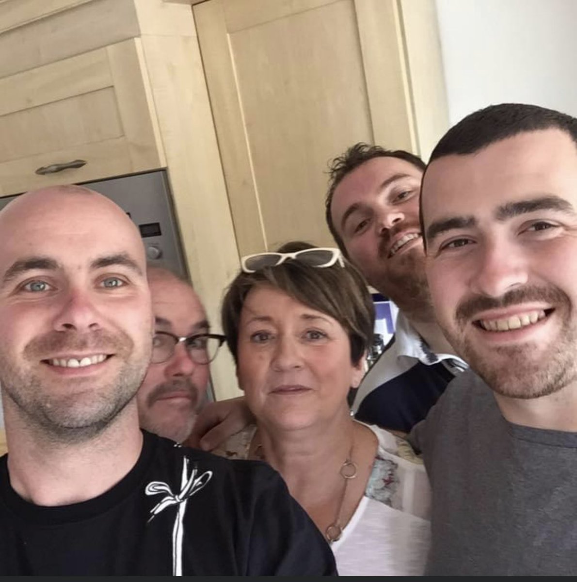 Happy Mother’s Day to my lovely mum <a href="/Jacobsnannie/">Michelle Grimes</a> and to my kids’ lovely mum @claspygrimes and to all the mums working today looking after patients @LivHospitals and across the NHS 💐 thank you.

And an extra hug to anyone missing their mum today 🤗 

#MothersDay