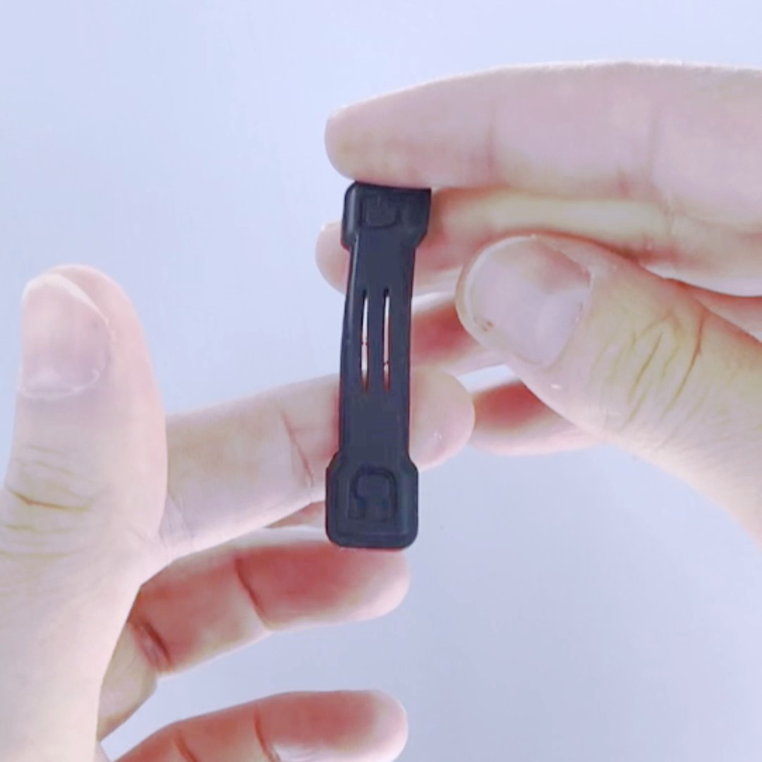 CloopBand's tweet image. I’m a cloopaholic I can&apos;t stop fidgeting with the Cloop Magnetic Cable Clips. They&apos;re so satisfying to snap shut and open! 😎🤓 #fidgettool #cloop