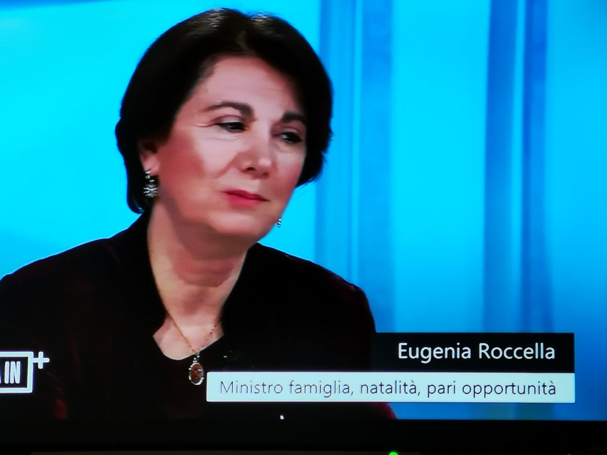 La Ministra delle #PariOpportunità a #mezzorain+ sta facendo un non discorso che mi chiedo a cosa serve questo Ministero #VERGOGNA #GovernoDegliOrrori #Omogenitorialità datevi all'ippica