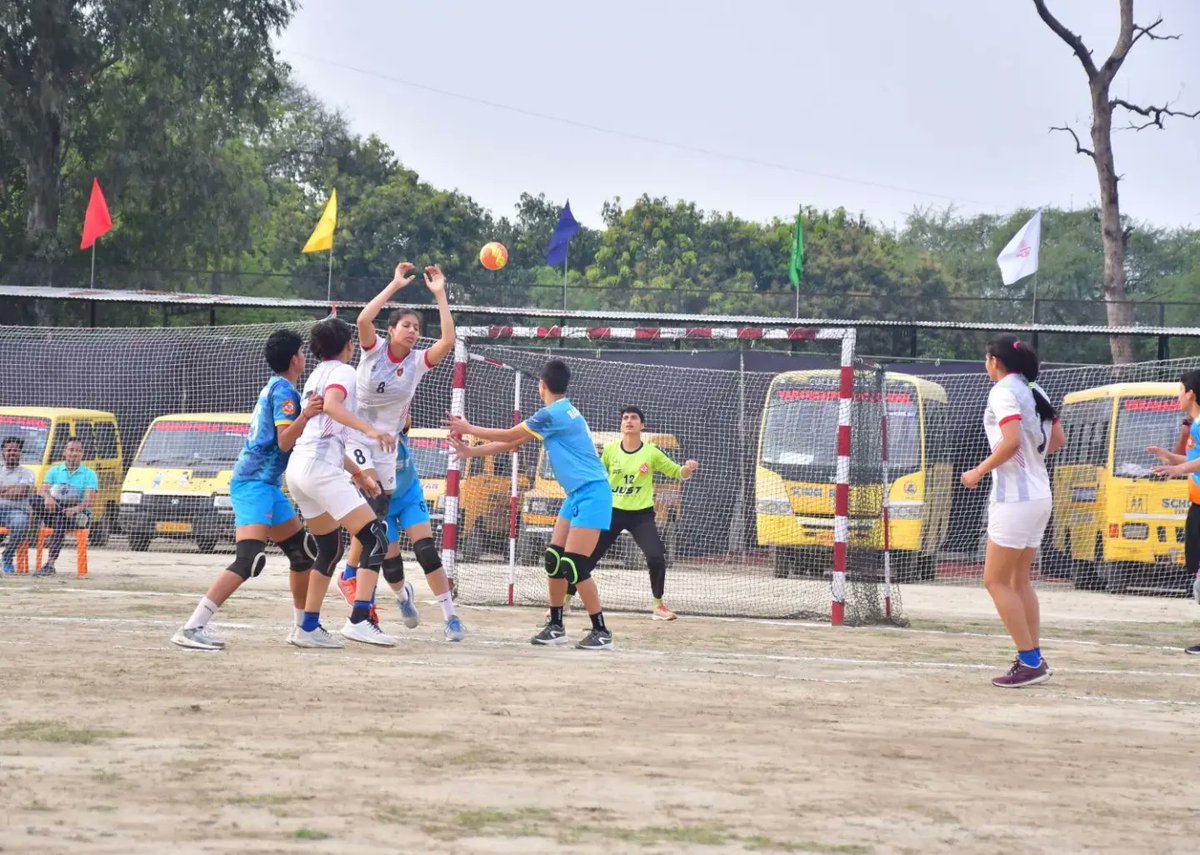 IndianHandball's tweet photo. The awesome finals of the 51st Senior women's #NationalHandball #Championship verge to a tremendous amount of sport between Indian Railways and Rajasthan with an unbelievable coup by Rajasthan 37-29 over Indian Railways.
Hail Handball!
Congratulations Champs! https://t.co/wYihHCjqhO