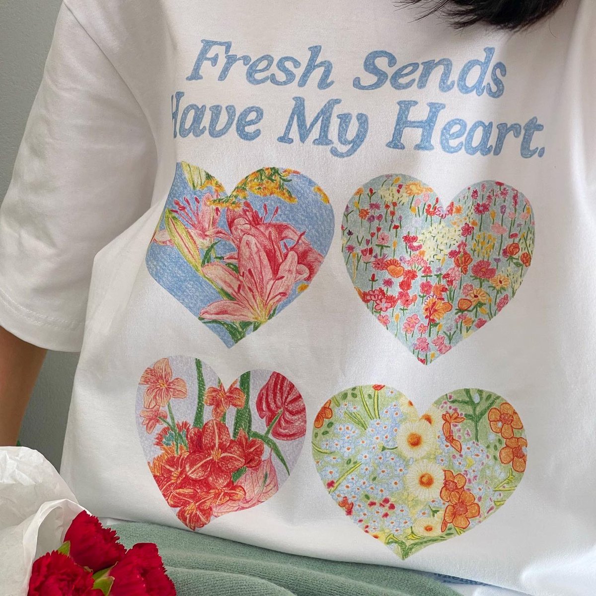 Have my heart💐🫶🏼
Oversize TEE 
390.-
shop.line.me/@lockerdump/pr…