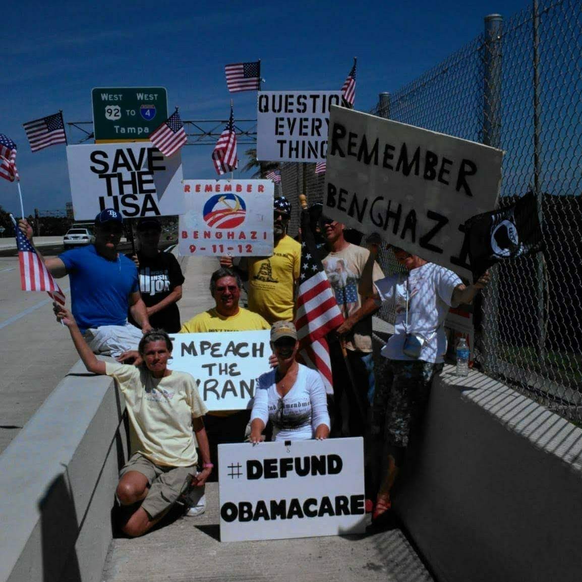 cinrui1's tweet photo. @beardvet @jo09084638 @RealKennyLee @RealMattCouch @GuntherEagleman @maureen_bannon @RobManess @EricMMatheny @BrotherhoodIGY6 @realspitfire @__Kimberly1 @WatchChad Protest on #Overpasses This was I-4 and hwy 301 Tampa! https://t.co/aopgpYnXR6