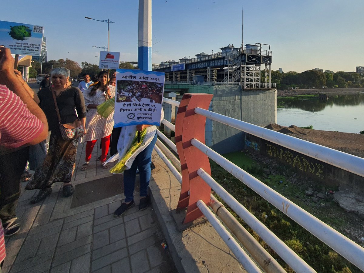 ByAditiTandon's tweet image. The death of a river 

#stoppuneriverfrontdevelopment #punerfd #mulamutha #puneriver #savepunerivers #riverbeautification #cleanbeforeyoubeautify #InternationalDayofActionforRivers #puneriverfront #bundgarden 

Why citizens are protesting: puneriverrevival.com/faq/