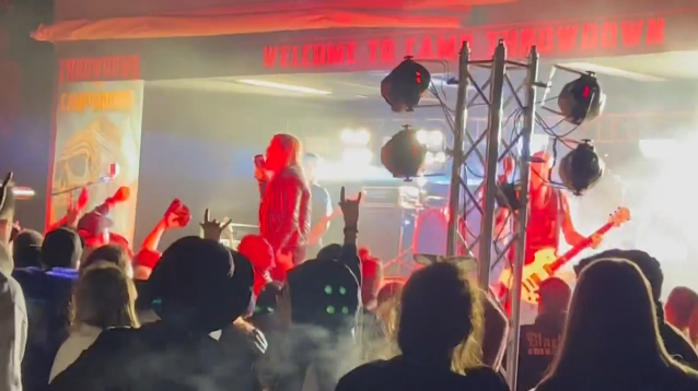 Watch DROWNING POOL Perform With Singer RYAN MCCOMBS At Florida's THROWDOWN AT THE CAMPGROUND Festival blabbermouth.net/news/watch-dro…