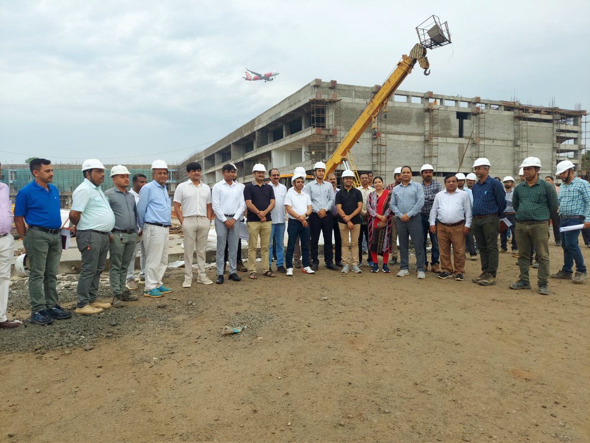 BDA_BBSR's tweet photo. The project envisages as an inter & intra state grand bus terminus with interchange facilities from private buses to OSRTC to CRUT & idle #BusParking space identified near ISBT for minimal along with dedicated pick up and drop off space for taxi & private vehicles. 2/3 https://t.co/5eijGq03Ei