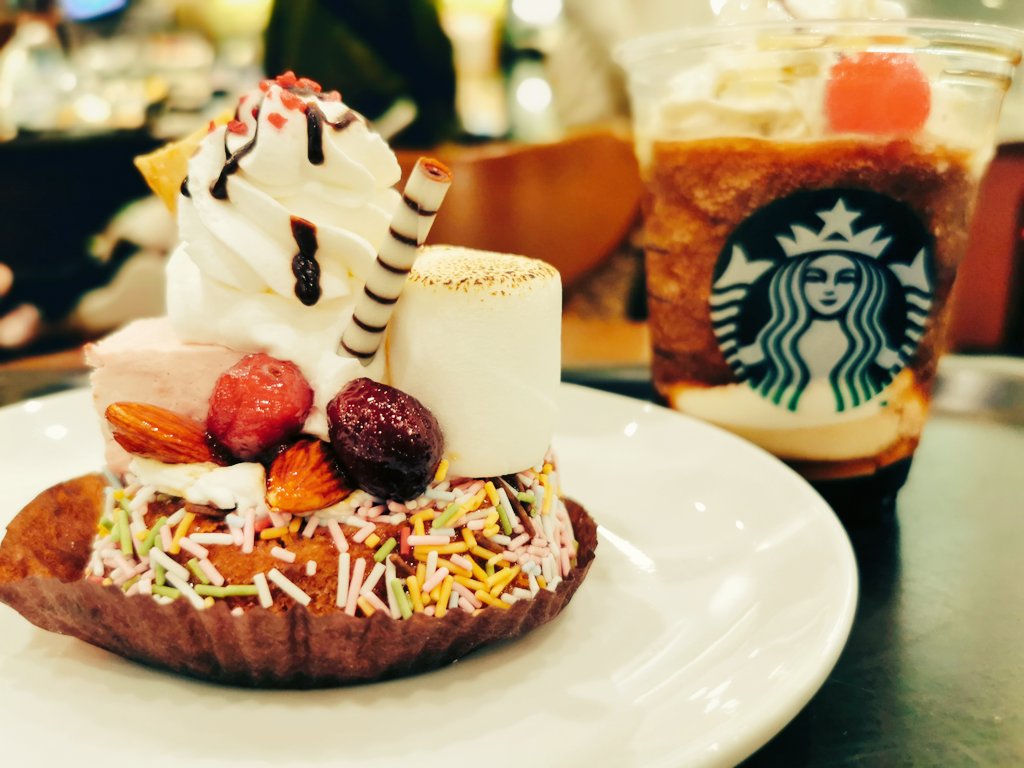 ___momon_chan's tweet photo. 今日のご褒美カフェ

スイーツ食べる気なかったのに、
ビジュアルに一目惚れした https://t.co/UI8dpcWW4W