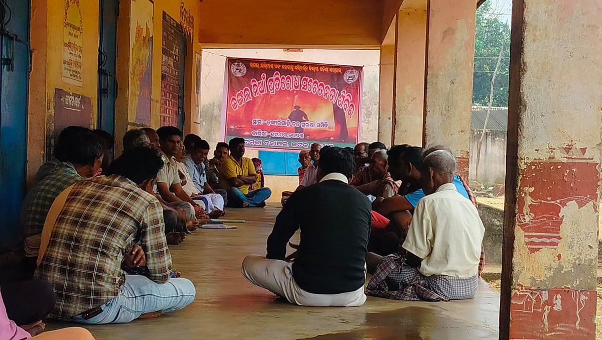 Cuttack_DFO's tweet photo. Forest Fire Prevention Awareness Meeting being organized with VSS members involving local PRI Members by Tomka Range staff in Tomka Range of Cuttack Forest Division. https://t.co/MyXsfeaQ02