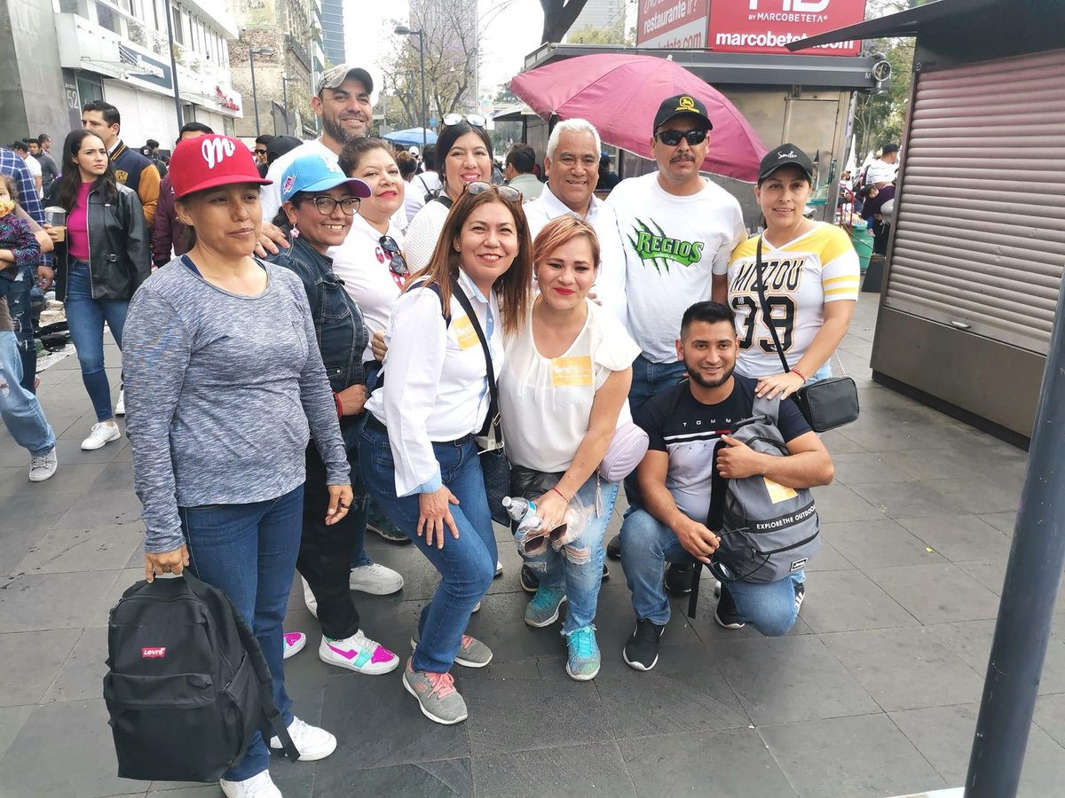 🇲🇽 El SNTE con su líder nacional, Mtro. Alfonso Cepeda Salas, respalda el 85 Aniversario de la Expropiación Petrolera, refrendando su apoyo para afianzar la transformación del país. 
El Mtro. Everardo Padrón García, líder de nuestra #Sección5.
🤝 Unidos somos más fuertes 🤝
#SNTE