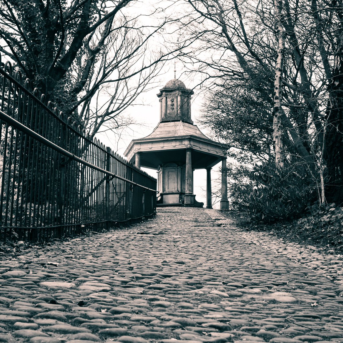 JLParkPhotos's tweet photo. The Temple Shelter in Williamson Park, taken a few weeks ago while having a wander with the dog. 
~
#williamsonpark #lancaster #lancashire #templeshelter #blackandwhite #monochrome #momo #fuji #x100f #landscapephotography @WilliamsonPark @GuardianDigital https://t.co/VR0GZm5dz4
