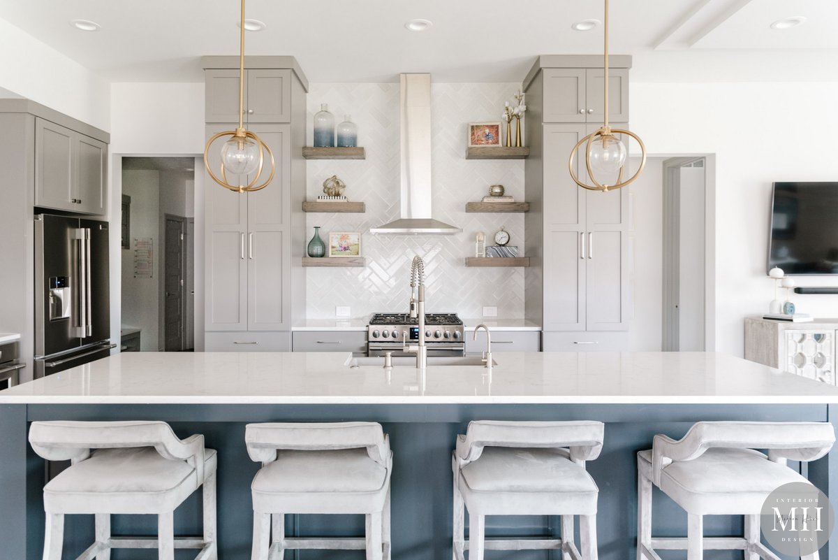 TheModern_Hive's tweet photo. We wouldn't mind sitting down for Sunday brunch here.  💙

📸 @MandyMcGregorPhoto​​​​​​​​ 

#styledbymh #omahainteriordesign #MHstyleathome #interiordesign #omaha #nebraska #omahanebraska #homedesign #homereno #kitchen #sunday #sundaybrunch https://t.co/C0rRC7hUg2