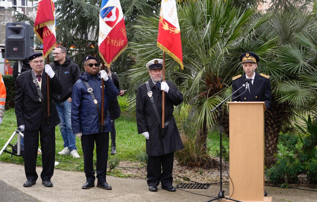 Prefet94's tweet image. #19mars| 📍À @VilleCreteil, Sébastien Bécoulet, directeur de cabinet de @prefet94  rend #hommage aux morts pour la 🇨🇵, pendant la guerre d'Algérie et les combats du Maroc et de la Tunisie, en présence des autorités civiles et militaires et d'anciens combattants.