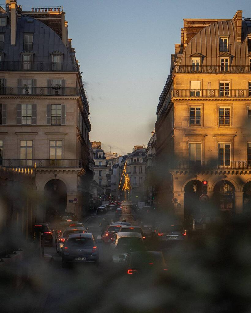 Parisian album.

#Paris #ParisianPhotographer #FrenchPhotographer instagr.am/p/Cp-PAJqo6hV/