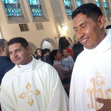 radiokerigma's tweet photo. #OrdenaciónSacerdotal Dos nuevos pastores para la @diocesismaturin, Kebis Adelso Pérez Riera y  Héctor Eulises Arce Diamont, consagrados como sacerdotes de manos de Mons. Enrique Pérez Lavado.

#DiócesisdeMaturín #Maturin #Monagas #Venezuela #18Mar @CaritasMaturin https://t.co/JbU3byteFq