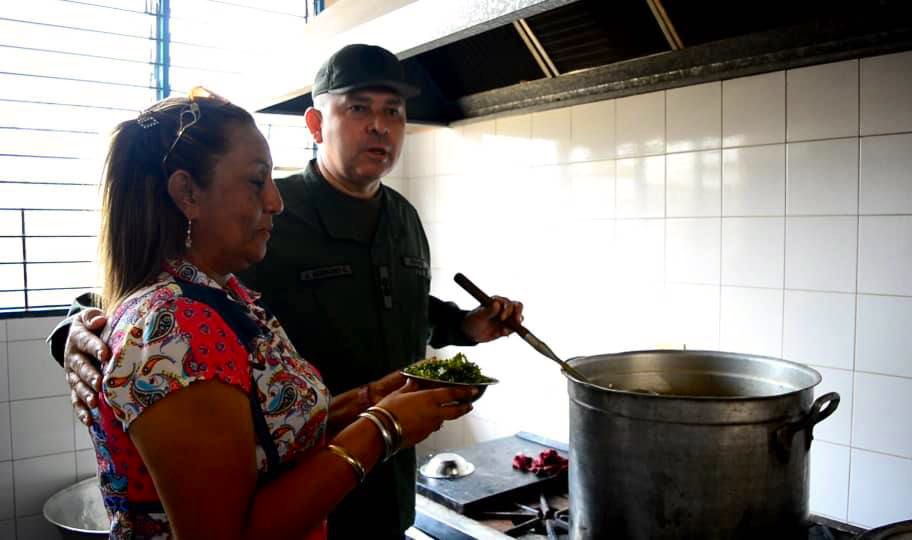 CEOFANBVE's tweet photo. 🇻🇪🔁RT || GJ. @dhernandezlarez: Debemos fundirnos en un esfuerzo colectivo por el bienestar general de nuestro pueblo. Todo suma. #CEOFANB #FANB #BricomilesEnAcción https://t.co/oUwl4A8ZJu