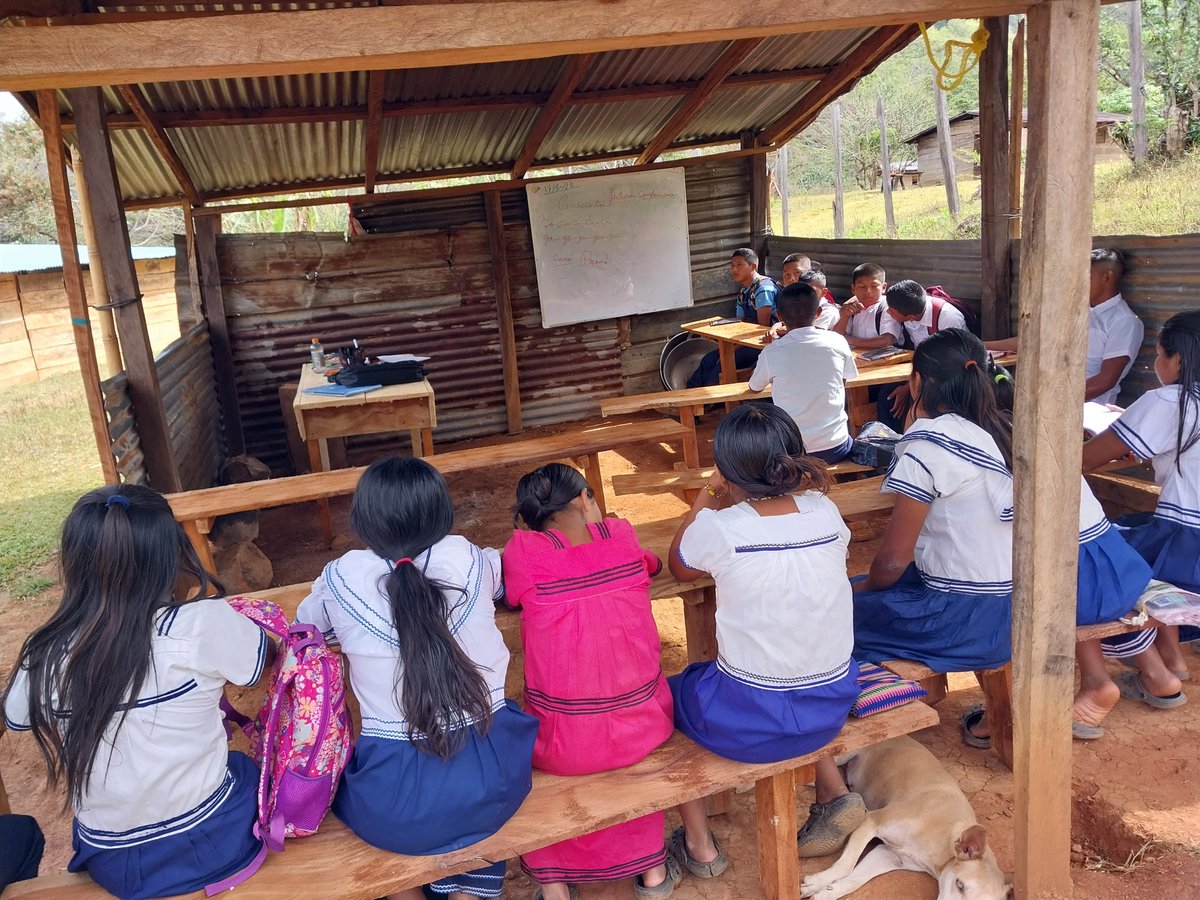 #denunciaaeve ¿Cómo es posible que con un Producto Interno Bruto (PIB) de US$76,522.5 millones, existan más de 400 escuelas ranchos a nivel nacional?. <a href="/MeducaPma/">Ministerio de Educación de Panamá</a> <a href="/tvnnoticias/">TVN Noticias</a> <a href="/criticaenlinea/">Diario Critica.Pa</a> <a href="/EstrellaOnline/">La Estrella de Panamá</a>