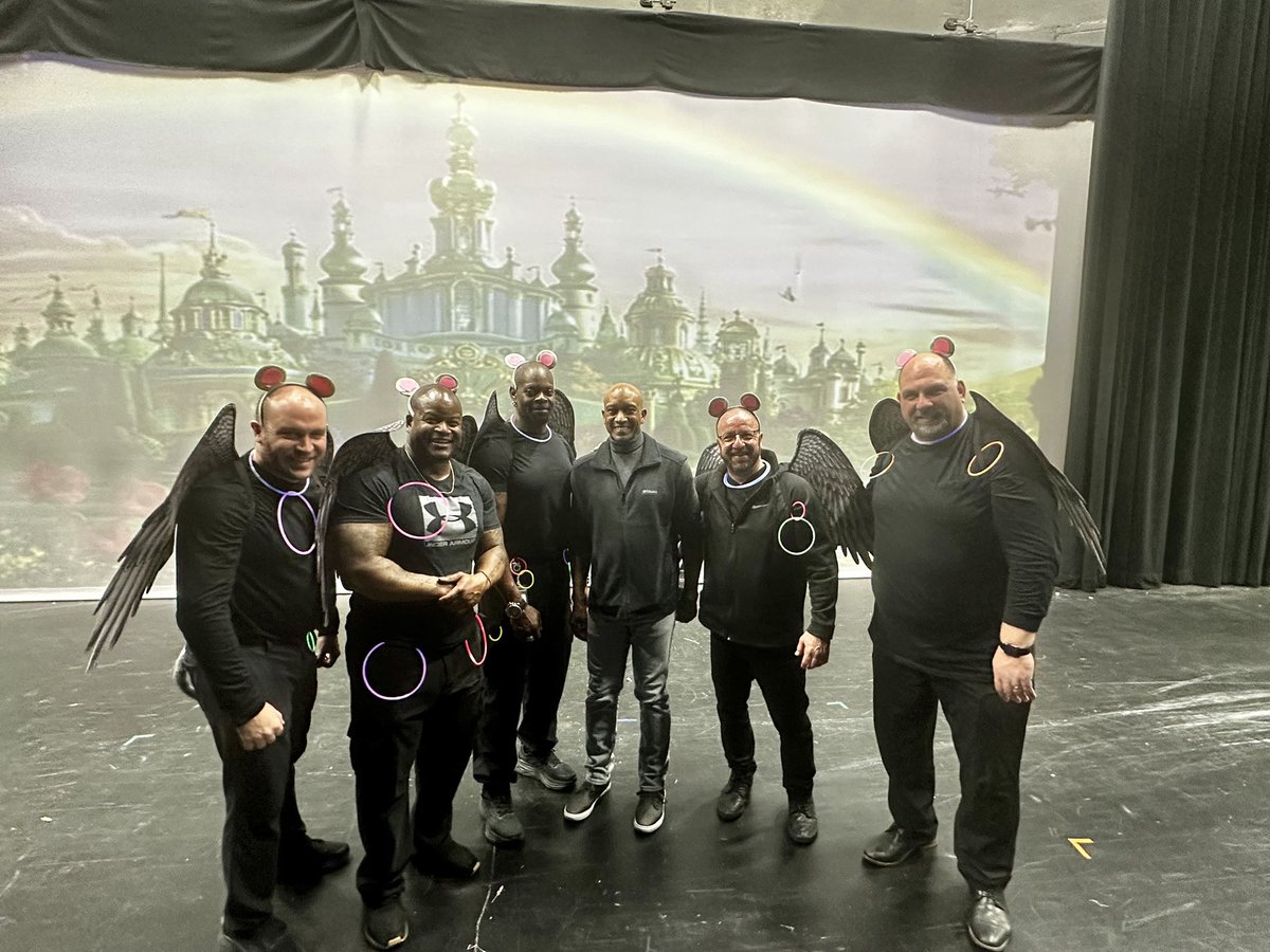 Suffolk_Sheriff's tweet photo. Sheriff Toulon had the pleasure of attending Central Islip High School’s production of The Wiz on Friday night. Great job to all the talented students involved in the play! https://t.co/5jG5jA2dRo