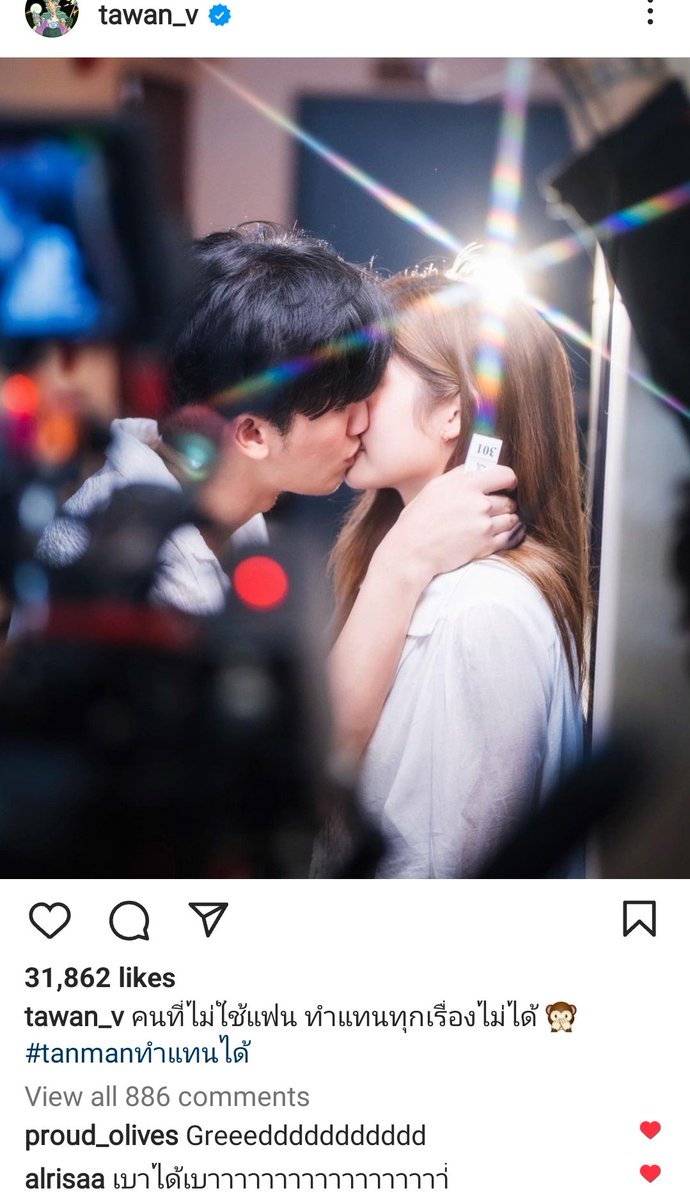 tpwkx_'s tweet photo. #Tawan_V IG
"คนที่ไม่ใช้แฟน ทำแทนทุกเรื่องไม่ได้ 🙊 #tanmanทำแทนได้" 

#alrisa: "เบาได้เบาาาาาาาาาาาาาาาา่"

👩🏻‍❤️‍💋‍👨🏻😳 https://t.co/JlkMzgldYG