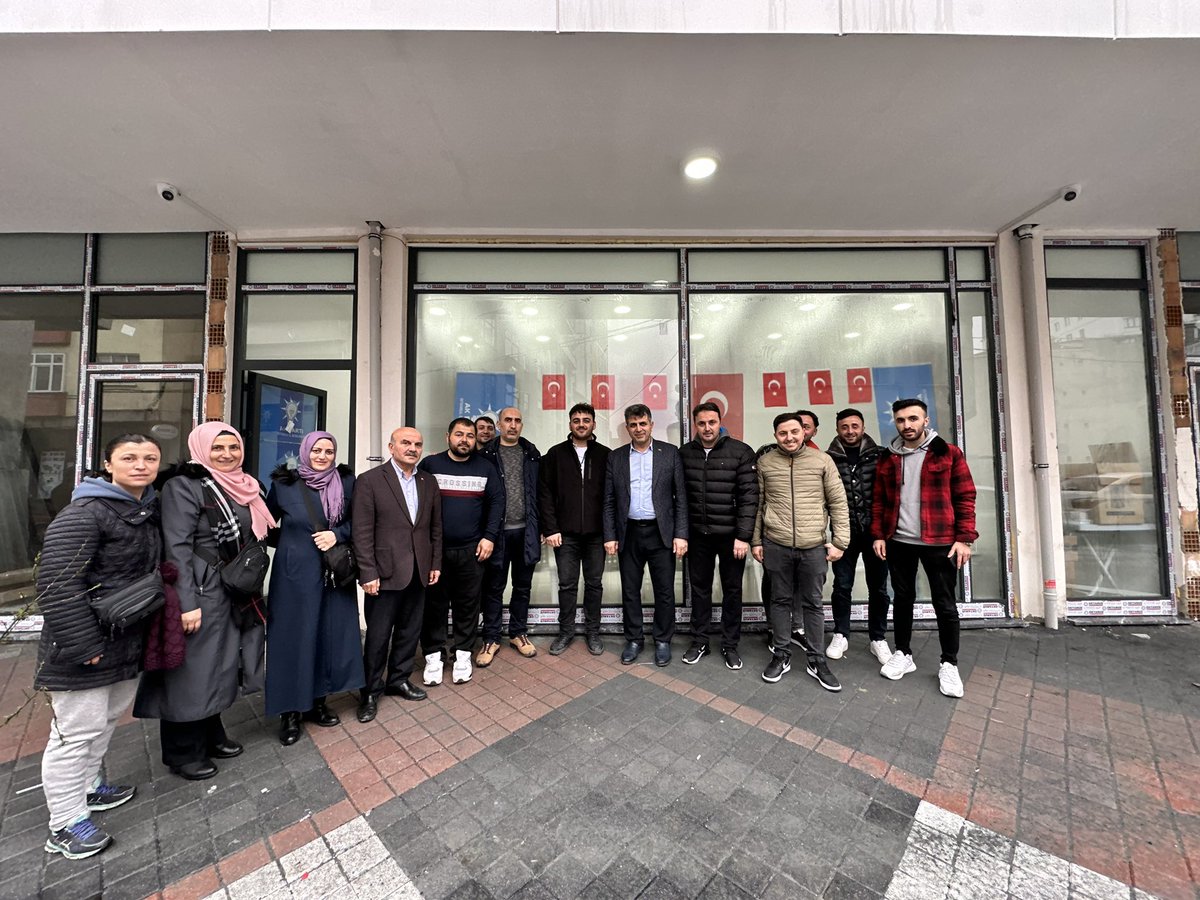 rustemtuysuz's tweet photo. 15 Temmuz mahallesi seçim irtibat büromuzu ziyaret ettik.

@erkankandemir 
@aliihsanyavuz54 
@osmannnurika https://t.co/u3JqLUN0HX