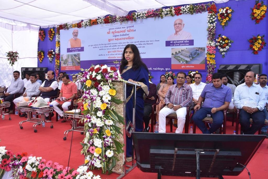 CommissionerSMC's tweet photo. માન. મુખ્યમંત્રીશ્રી ભૂપેન્દ્રભાઈ પટેલની વર્ચ્યુઅલ ઉપસ્થિતિ તથા અન્ય મહાનભાવોની ઉપસ્થિતિમાં SMC અને SUDA ના રૂ. ૨૦૯.૯૪ કરોડના પ્રકલ્પોનું લોકાર્પણ - ખાતમુહૂર્ત યોજાયું. https://t.co/pjCCrdKC8a