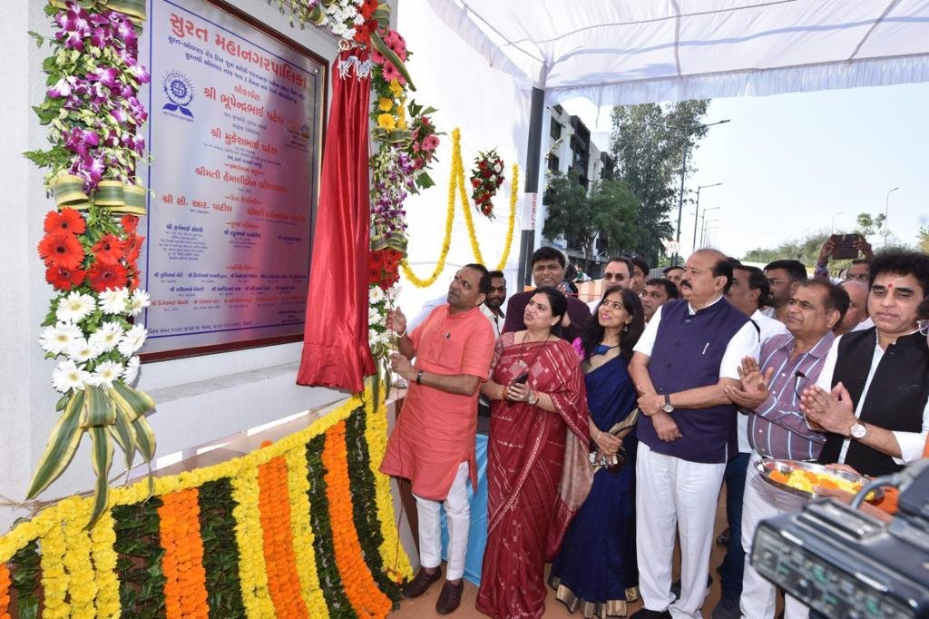 CommissionerSMC's tweet photo. માન. મુખ્યમંત્રીશ્રી ભૂપેન્દ્રભાઈ પટેલની વર્ચ્યુઅલ ઉપસ્થિતિ તથા અન્ય મહાનભાવોની ઉપસ્થિતિમાં SMC અને SUDA ના રૂ. ૨૦૯.૯૪ કરોડના પ્રકલ્પોનું લોકાર્પણ - ખાતમુહૂર્ત યોજાયું. https://t.co/pjCCrdKC8a