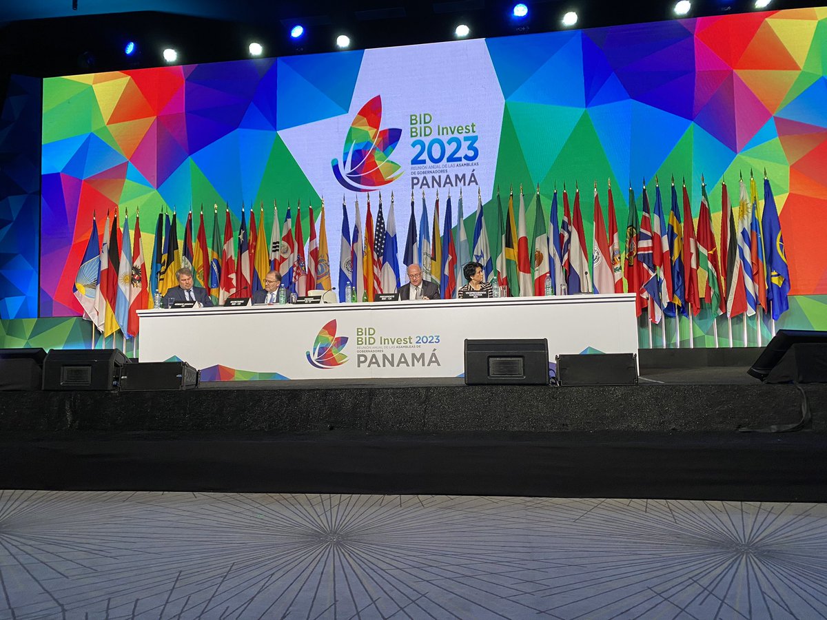 Heureuse d’être au 🇵🇦à la réunion annuelle et de parler des priorités de la BID pour la région comme le climat et la biodiversité 🌎 et l’égalité des genre, la diversité et l’inclusion.