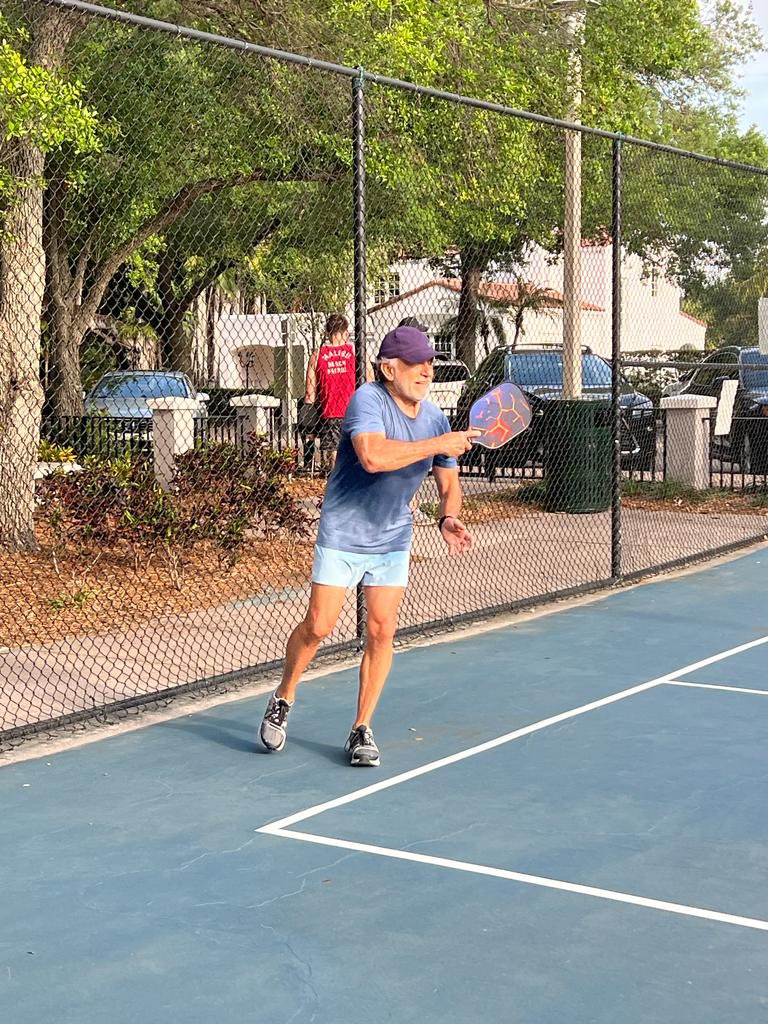 YoconYunes's tweet photo. El domingo también es buen día para el deporte. Con una vida sana todo se puede lograr. ¡Feliz fin de semana! https://t.co/UOhZbRPDU8