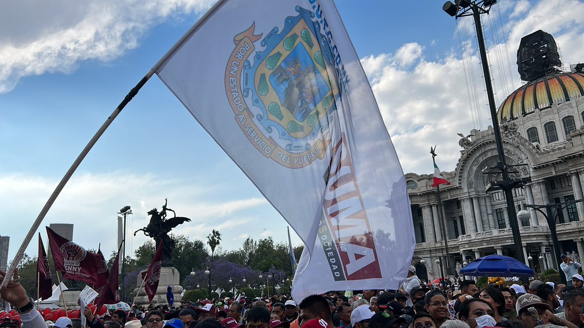 juanrubiog's tweet photo. Este histórico #18deMarzo el pueblo organizado: trabajadores, amas de casa, colonos, artistas populares, comerciantes, estudiantes, taxistas y gente en lo personal salimos a la calle a rememorar que la #SoberaníaEnergética es patrimonio de los mexicanos.

Hoy nuestra querida organización @SumaSociedad de la mano del Presidente @lopezobrador_ y nuestra Jefa de Gobierno @Claudiashein le dice al pueblo de México que velaremos por la continuidad de la #4taTransformacion de la Vida Pública Nacional y su proyecto renovador.

#SUMAConElPresidente
#SUMAConAMLO
#SUMAPorLaSoberaníaNacional 
#SUMAConElPresidenteYConClaudia 

@HugoAlonsoOrtiz 
@Efrainmoralesl