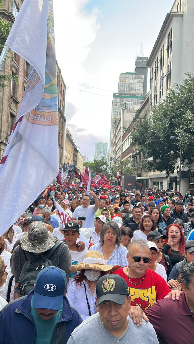 juanrubiog's tweet photo. Este histórico #18deMarzo el pueblo organizado: trabajadores, amas de casa, colonos, artistas populares, comerciantes, estudiantes, taxistas y gente en lo personal salimos a la calle a rememorar que la #SoberaníaEnergética es patrimonio de los mexicanos.

Hoy nuestra querida organización @SumaSociedad de la mano del Presidente @lopezobrador_ y nuestra Jefa de Gobierno @Claudiashein le dice al pueblo de México que velaremos por la continuidad de la #4taTransformacion de la Vida Pública Nacional y su proyecto renovador.

#SUMAConElPresidente
#SUMAConAMLO
#SUMAPorLaSoberaníaNacional 
#SUMAConElPresidenteYConClaudia 

@HugoAlonsoOrtiz 
@Efrainmoralesl