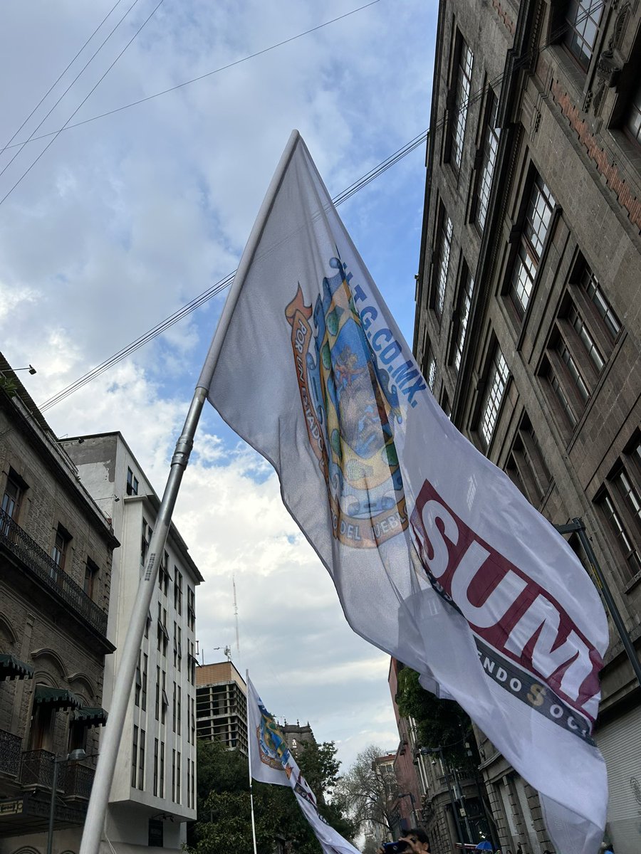 juanrubiog's tweet photo. Este histórico #18deMarzo el pueblo organizado: trabajadores, amas de casa, colonos, artistas populares, comerciantes, estudiantes, taxistas y gente en lo personal salimos a la calle a rememorar que la #SoberaníaEnergética es patrimonio de los mexicanos.

Hoy nuestra querida organización @SumaSociedad de la mano del Presidente @lopezobrador_ y nuestra Jefa de Gobierno @Claudiashein le dice al pueblo de México que velaremos por la continuidad de la #4taTransformacion de la Vida Pública Nacional y su proyecto renovador.

#SUMAConElPresidente
#SUMAConAMLO
#SUMAPorLaSoberaníaNacional 
#SUMAConElPresidenteYConClaudia 

@HugoAlonsoOrtiz 
@Efrainmoralesl