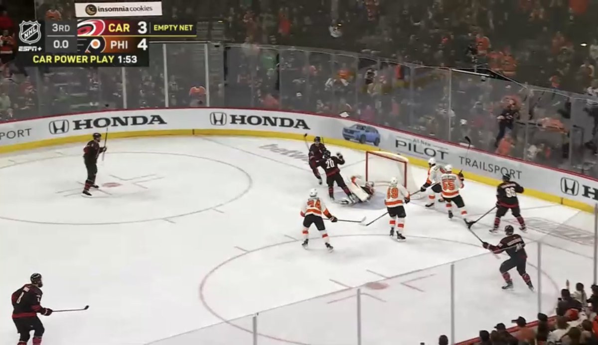 GLafratta74's tweet photo. @marienicol9 @Tomace72 @JameyBaskow @NHLFlyers @NHL @RealDelcoDave @FlyersHW @FlyersKnitty @Canes Everything in the building said the goal was scored before the end of regulation- green light goes on after Canes started celebrating. https://t.co/5HlHGu8mqP