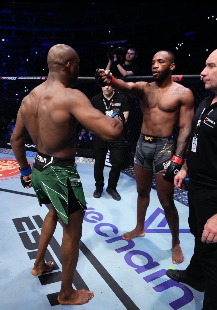 MMArena_'s tweet photo. .@Leon_edwardsmma Via son compte Twitter : 

« Grand respect @USMAN84kg quelle trilogie. En 8 ans nous avons combattu 13 rounds, et plus d’une heure ensemble dans l’octogone et notre rivalité marquera l’histoire. Juste de la pure compétition au plus grand niveau. Je vous souhaite, à toi et à ta famille, que du bien 👊🏾 »

RESPECT CHAMP.