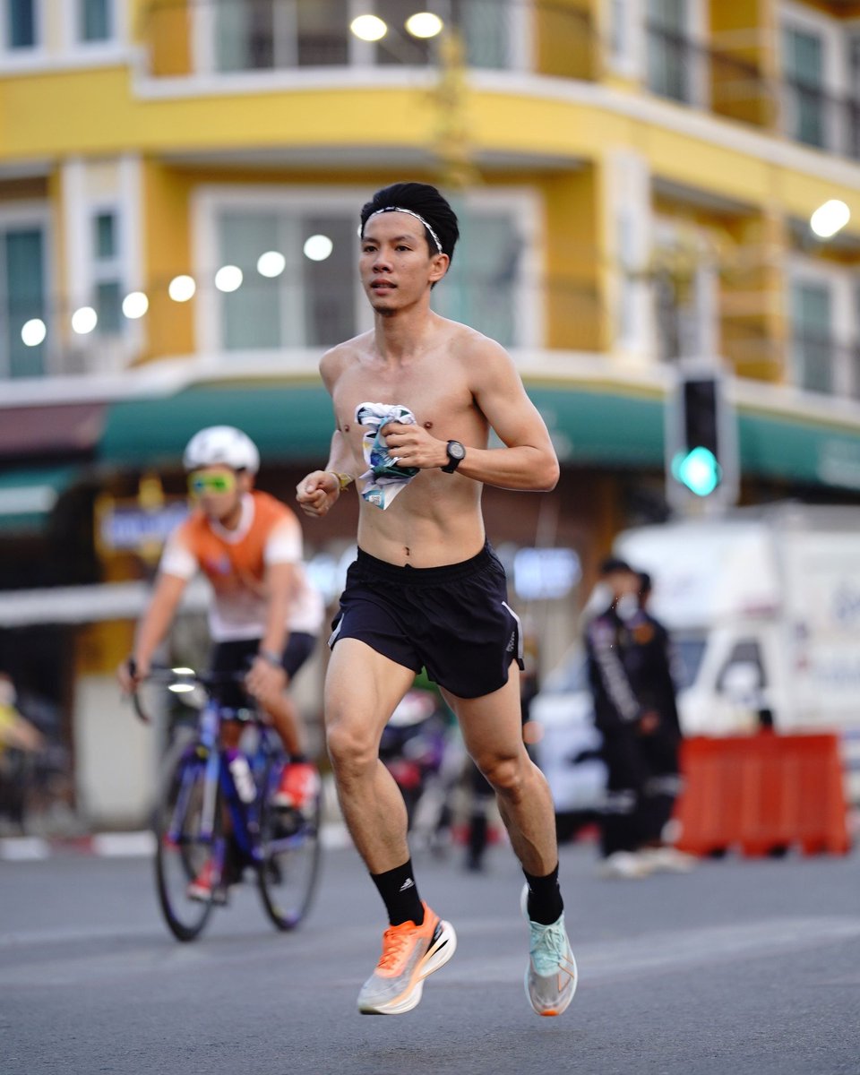 buttosai15's tweet image. NakhonphanoM 10 ❤️
Overall ชาย ระยะ 10 กม.
เวลา 37:32 น. 
เพซ 3.44 น./กม.
ต๊าวหลามตัวที่ 1/100 🦈
เวลายังไม่เป็นที่น่าพอใจเพราะตอนซ้อมเวลาดีกว่านี้ ด้วยสภาพอากาศ ค่าPM 178 หายใจลำบากมาก อ้วกตั้งแต่กิโลที่ 6 จนเข้าเส้นชัย 😅 สนามหน้ามันต้องดีกว่านี้
#ค #ว #ย
#คนวิ่งยาว
#RNKRUNNER