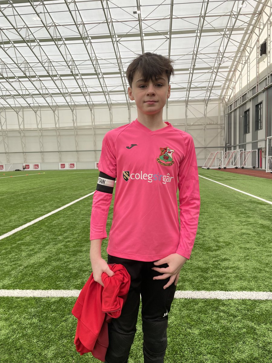 Mckenzie_46_'s tweet photo. Captained my Team to a draw and a very well deserved/earned point against a very strong and determined Pontypridd Utd today. Boys played mega.. I made cracking saves too 🧤⚽️ 1 sub, that didn’t stop us. Thanks @Megan_Jones04 and coaches @LlanelliReds #WeAreRed 🔴 Dylan scored 👏🏻 https://t.co/jjJOsr2vYz