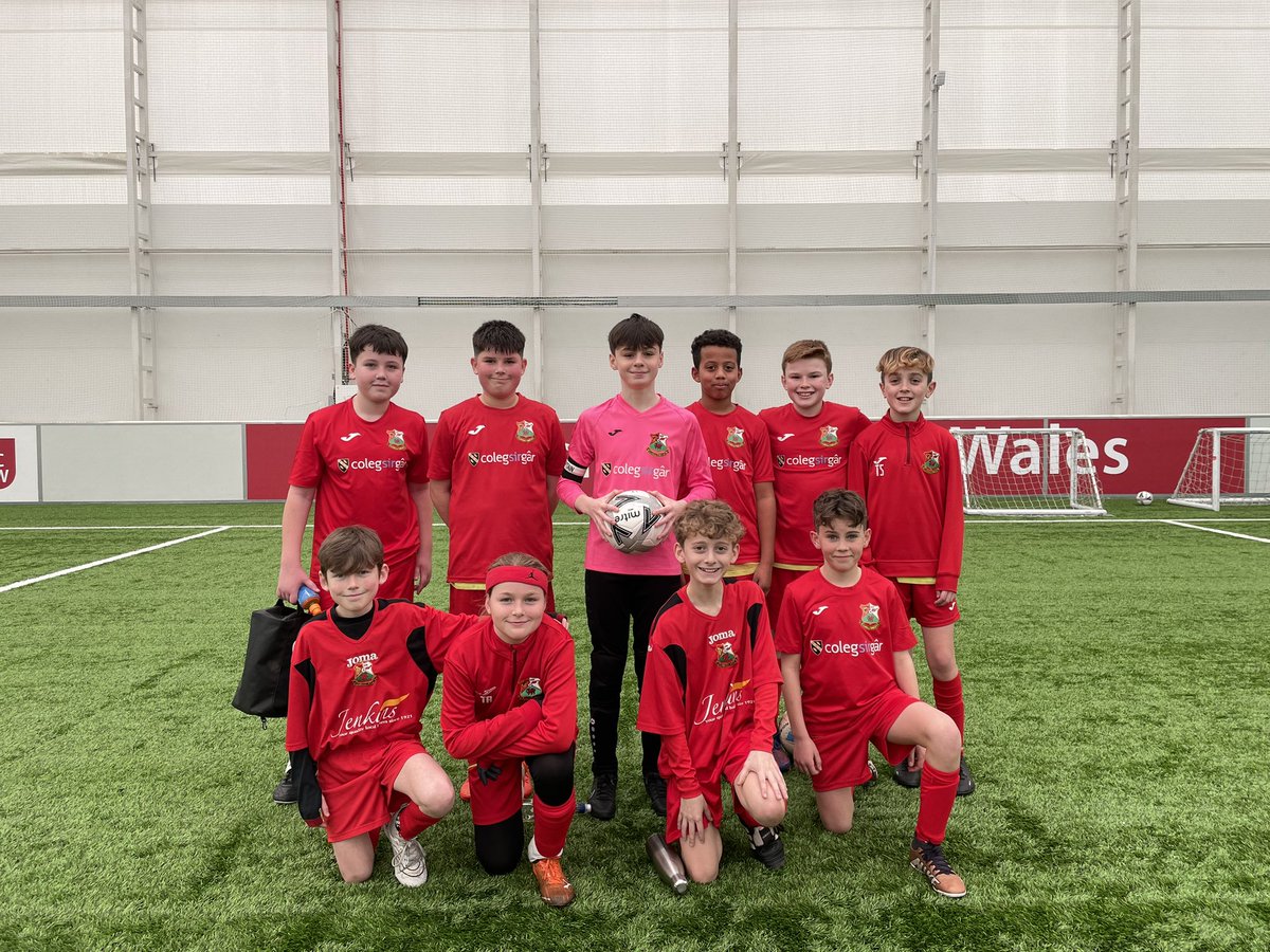 Mckenzie_46_'s tweet photo. Captained my Team to a draw and a very well deserved/earned point against a very strong and determined Pontypridd Utd today. Boys played mega.. I made cracking saves too 🧤⚽️ 1 sub, that didn’t stop us. Thanks @Megan_Jones04 and coaches @LlanelliReds #WeAreRed 🔴 Dylan scored 👏🏻 https://t.co/jjJOsr2vYz